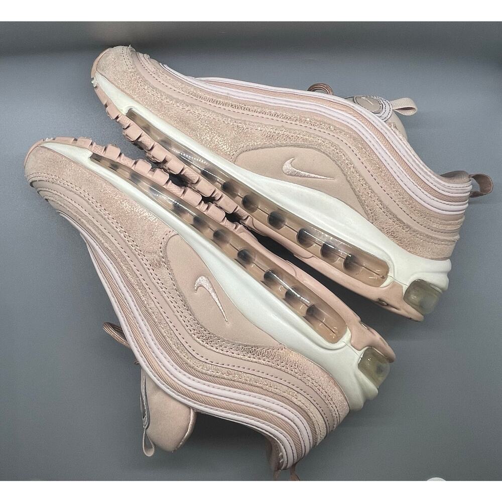 EUC Women’s Nike Size 7.5